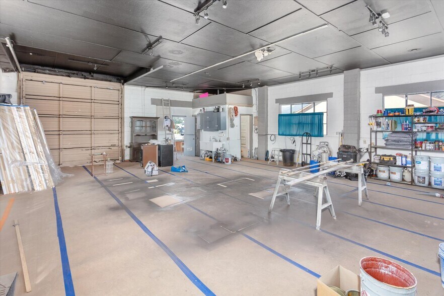 More Photos Of 249 W Rainbow Blvd, Salida Flex For Sale