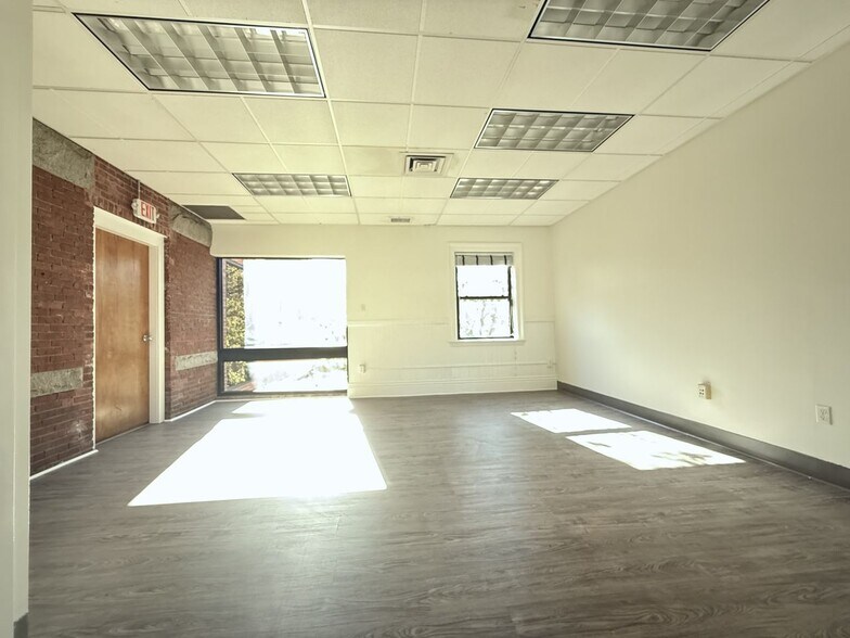 More Photos Of 5 Warren St, Concord Storefront Retail Office For Lease