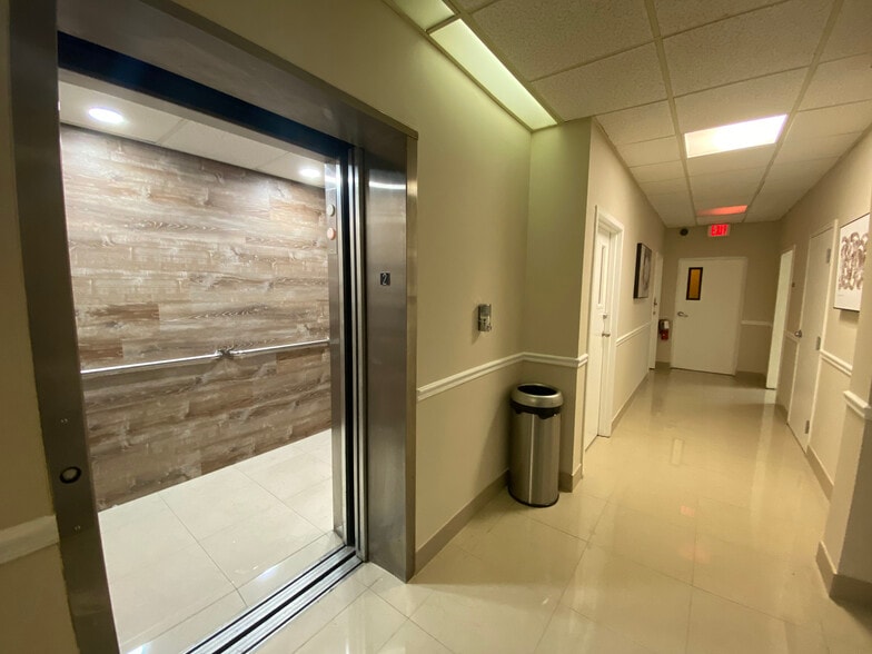 More Photos Of 6801-6925 W Colonial Dr, Orlando Unknown For Lease