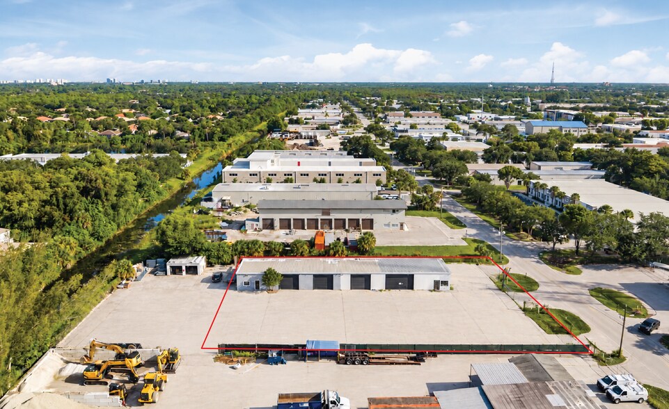More Photos Of 5625 Taylor Rd, Naples Manufacturing For Lease