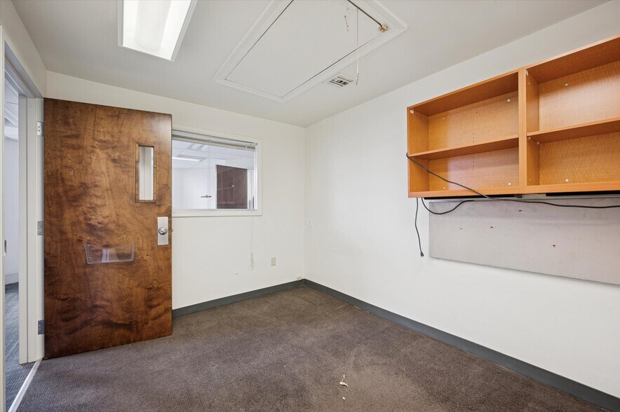 More Photos Of 4147 Woodland ave, Philadelphia Office For Sale