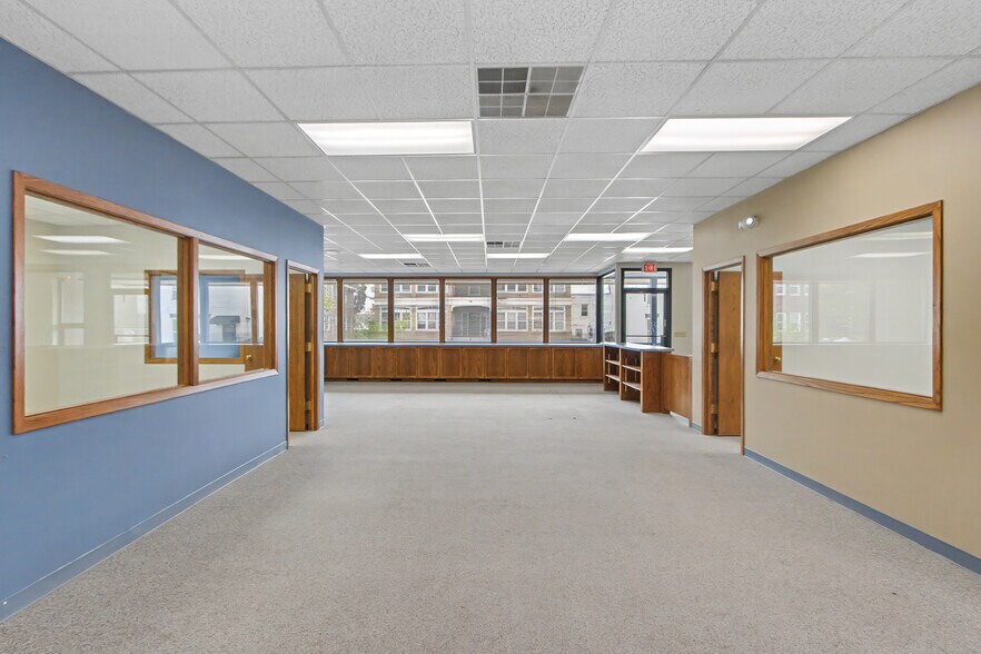 More Photos Of 115 E Conant St, Portage Office For Sale