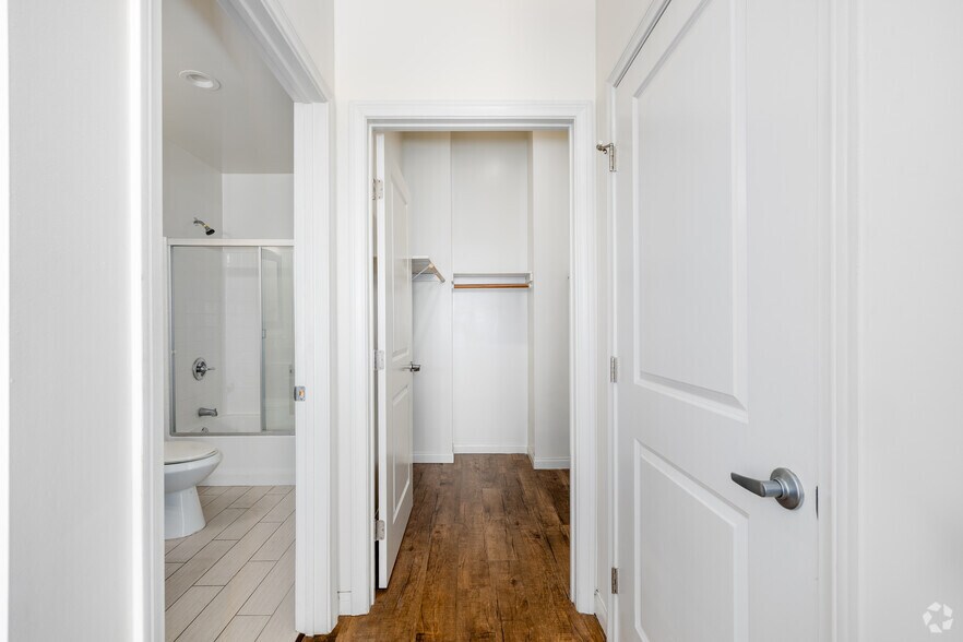 More Photos Of 14105 Chadron Ave, Hawthorne Apartments For Lease