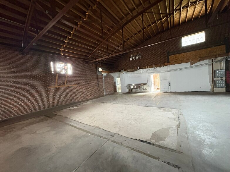 More Photos Of 5095 Colorado Blvd, Denver Warehouse For Lease