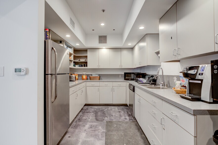 More Photos Of 710 Seward St, Los Angeles Loft Creative Space For Lease