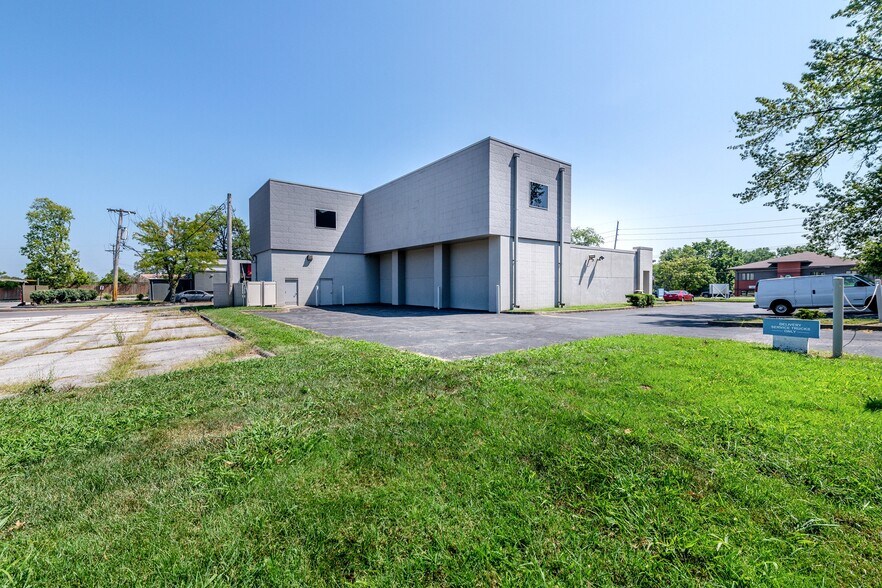 More Photos Of 9345 Olive Blvd, Saint Louis General Retail For Sale