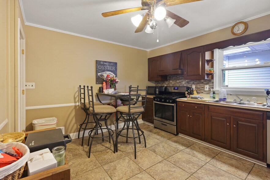 More Photos Of 3904 E Joppa Rd, Nottingham Flex For Sale