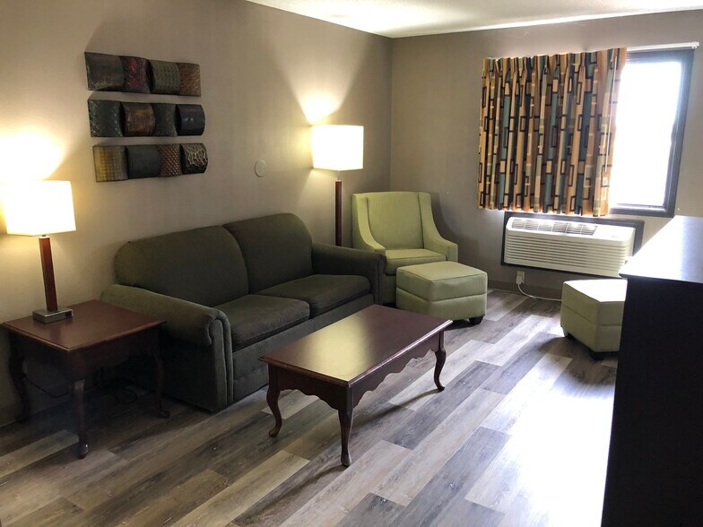 More Photos Of 2600 SE 16th St, Ames Hotel For Sale