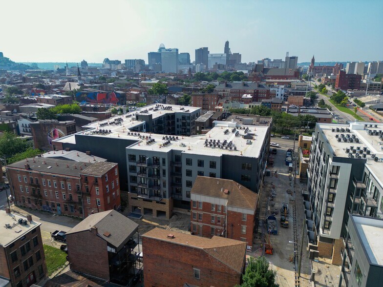 More Photos Of 1617 Elm St, Cincinnati Apartments For Lease