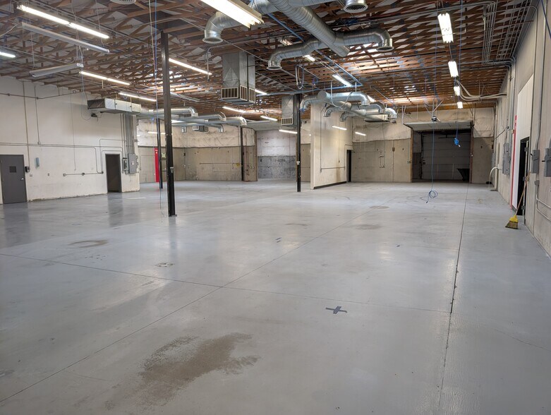 More Photos Of 649 W 9400 S, Sandy Warehouse For Lease