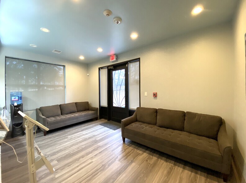 More Photos Of 788 S Watters Rd, Allen Medical For Lease