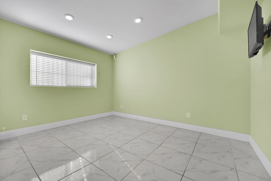 More Photos Of 1610 E Sahara Ave, Las Vegas Storefront Retail Office For Sale