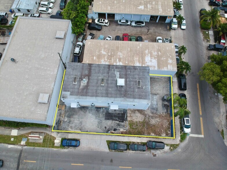 More Photos Of 5751 Dawson St, Hollywood Warehouse For Lease