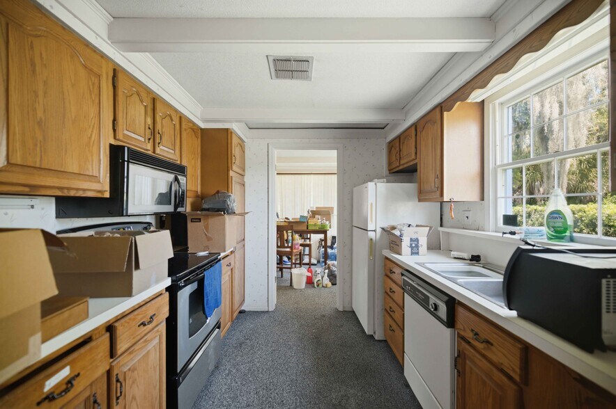 More Photos Of 1112 NE 36th Ave, Ocala Office For Sale
