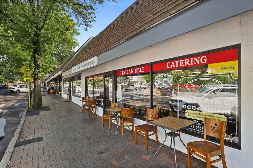 More Photos Of 1159-1177 Pleasantville Rd, Briarcliff Manor Village Restaurant For Sale