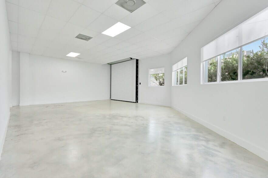More Photos Of 6700 NE 2nd Ct, Miami Warehouse For Lease