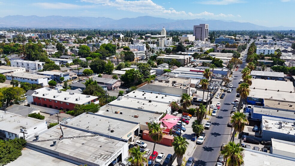 More Photos Of 14741-14743 Calvert St, Van Nuys Service For Sale