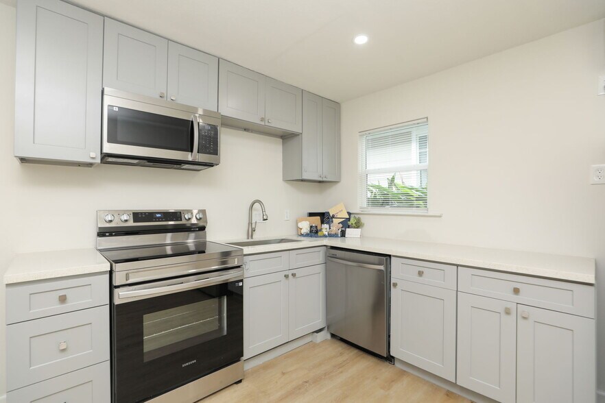 More Photos Of 912 Church St, Galveston Apartments For Sale