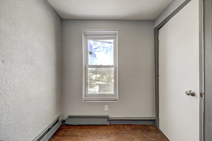 More Photos Of 137 William St, Newburgh Apartments For Sale