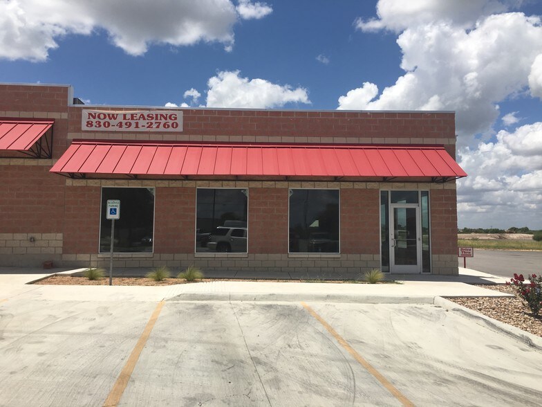 More Photos Of 3201 Commercial Cir, New Braunfels Storefront Retail Office For Lease