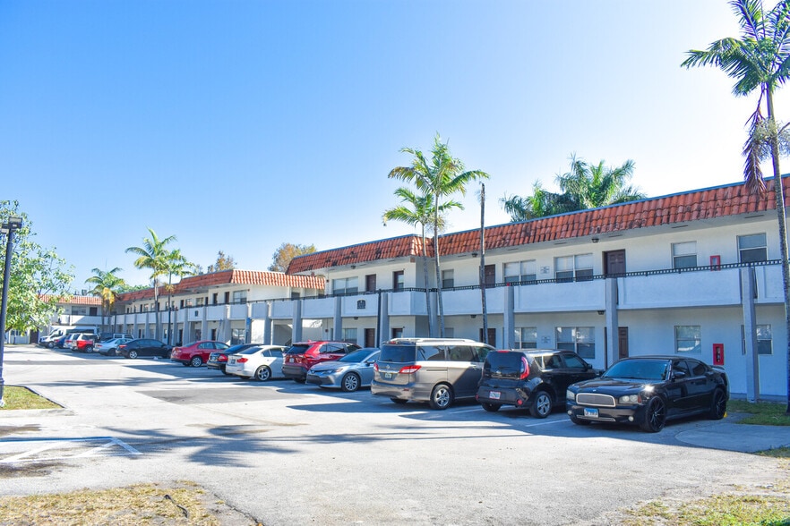 More Photos Of 400 NW 65th Ave, Margate Apartments For Sale