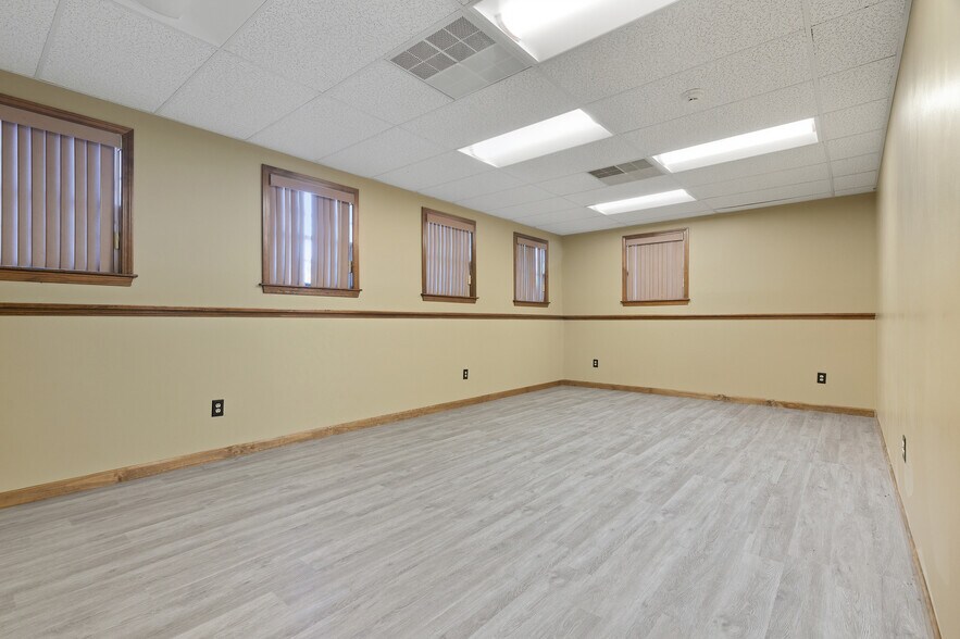 More Photos Of 352 Park Ave, Woonsocket Office For Sale