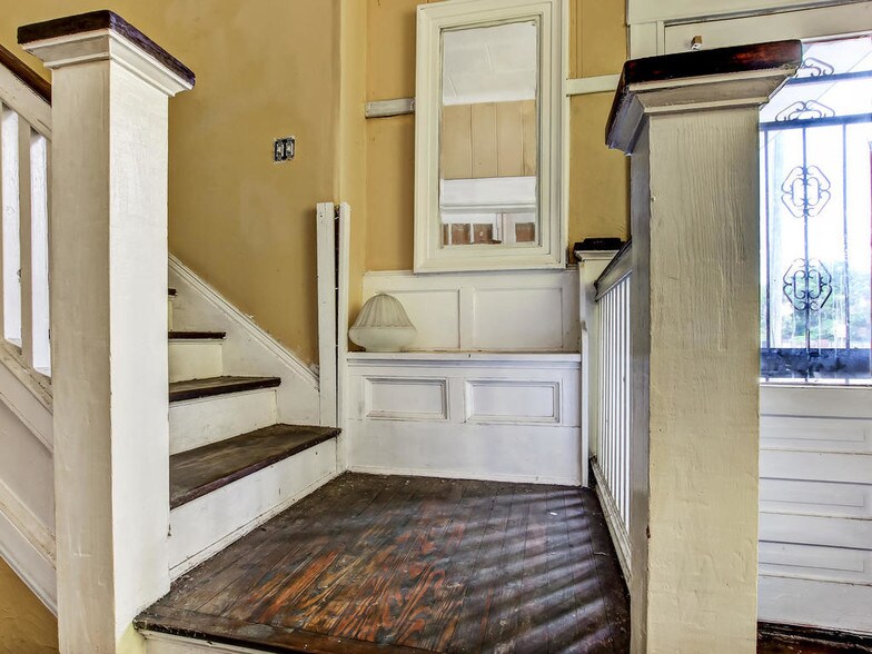 More Photos Of 525 Beaver St, Jacksonville Cemetery Mausoleum For Lease