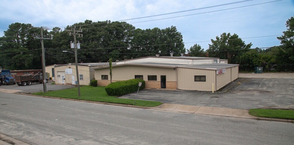 More Photos Of 499 Muller Ln, Newport News Showroom For Sale