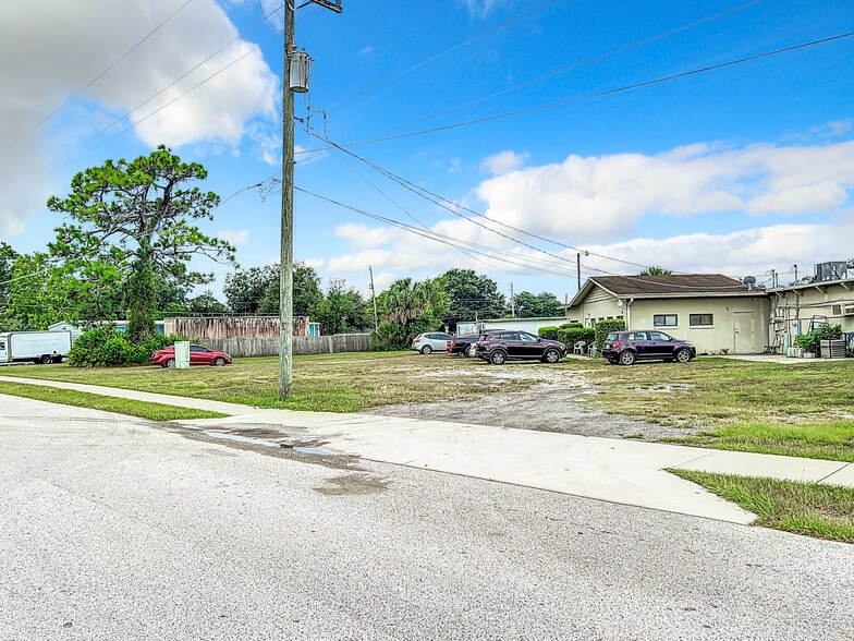 More Photos Of 2553-2565 Park Dr, Sanford Freestanding For Sale