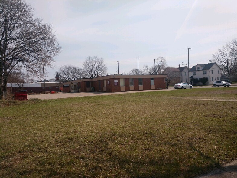 More Photos Of 500-516 W Court St, Flint Medical For Sale