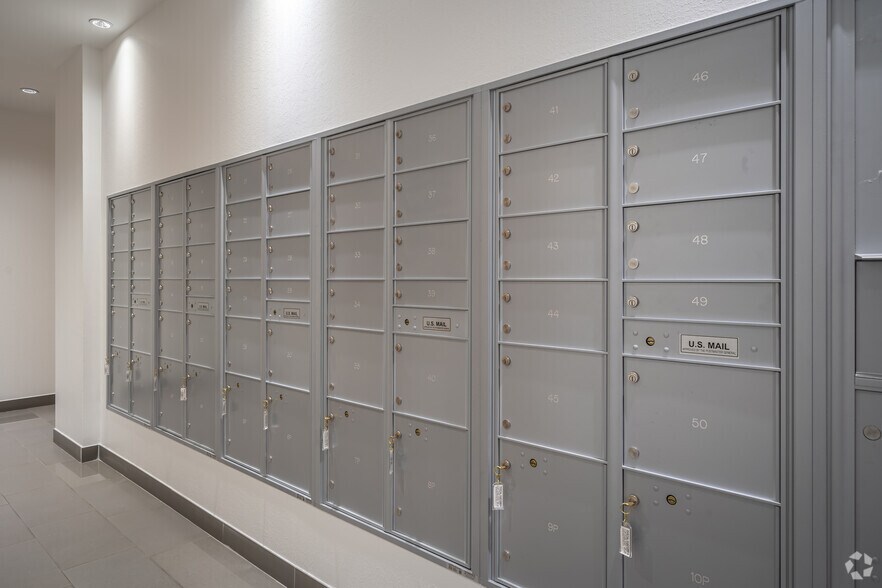 More Photos Of 2100 Travis St, Houston Office Residential For Lease