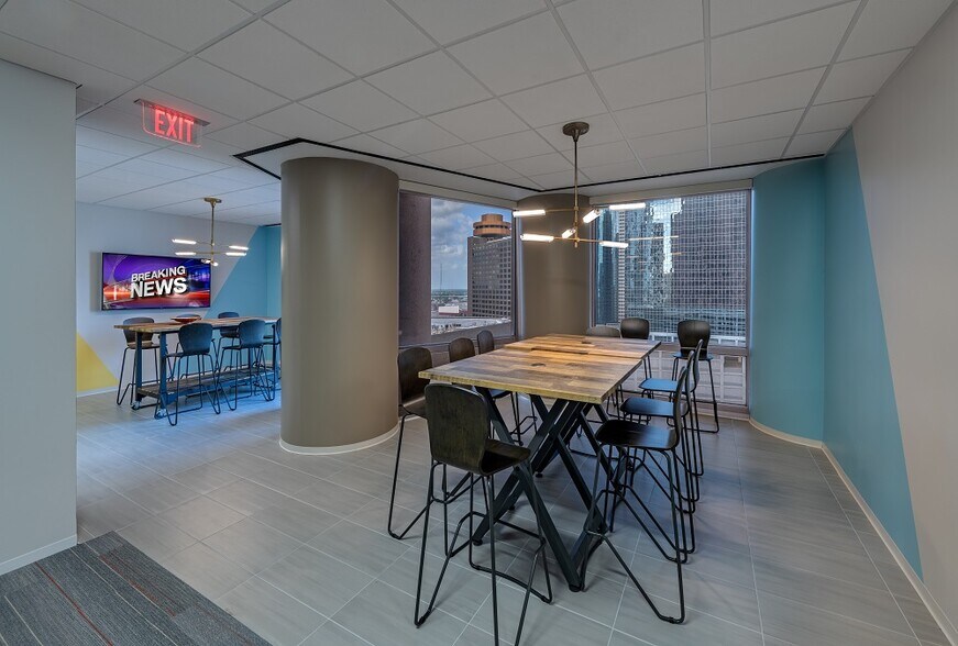 More Photos Of 1415 Louisiana St, Houston Office For Sale