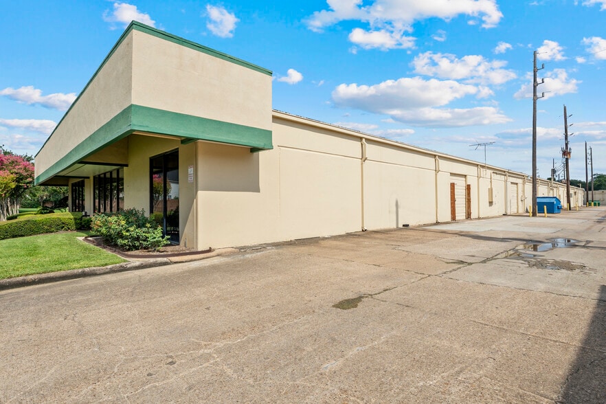 More Photos Of 11200-11248 Wilcrest Green Dr, Houston Unknown For Lease