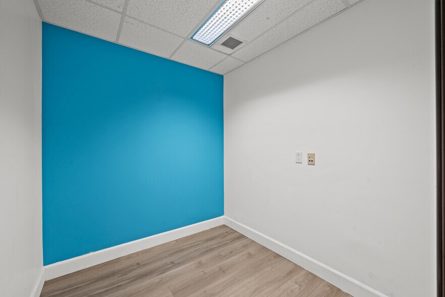 More Photos Of 44215 15th St W, Lancaster Medical For Lease