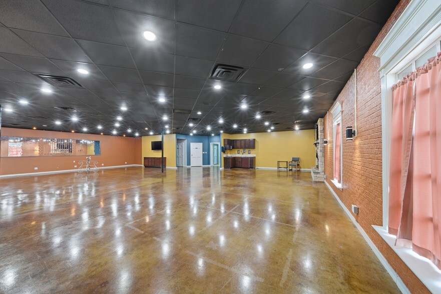 More Photos Of 7100 E 31st St, Tulsa Religious Facility For Sale