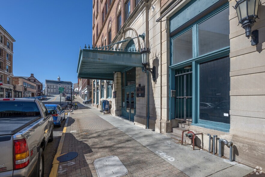 More Photos Of 281 State St, New London Apartments For Lease