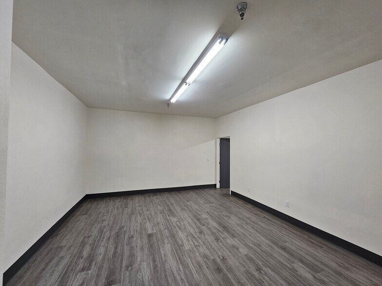 More Photos Of 1711-1723 E 58th Pl, Los Angeles Manufacturing For Lease