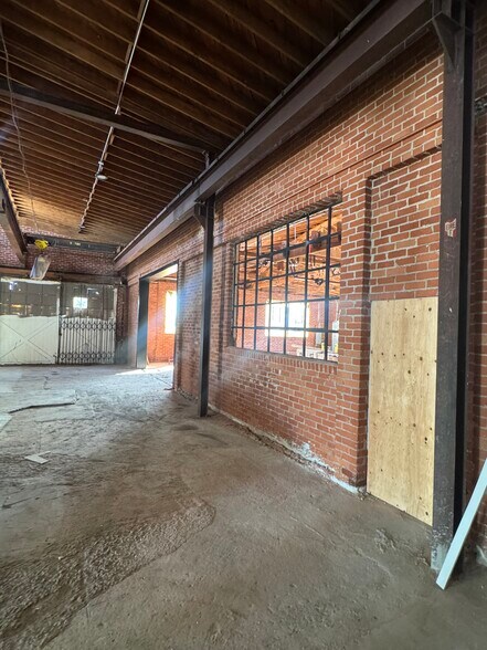 More Photos Of 1623 Nadeau St, Los Angeles Manufacturing For Lease