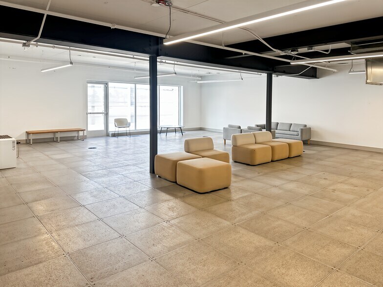 More Photos Of 555 W Turney Ave, Phoenix Coworking Space