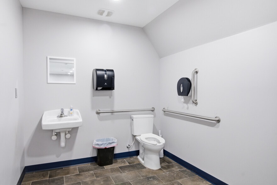More Photos Of 5192 Dominion Dr, Dublin Warehouse For Sale