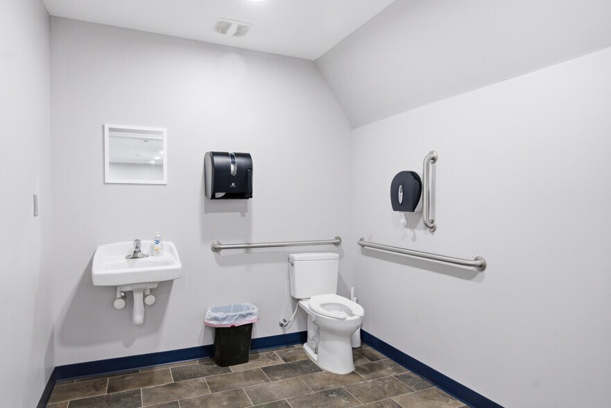 More Photos Of 5192 Dominion Dr, Dublin Warehouse For Sale