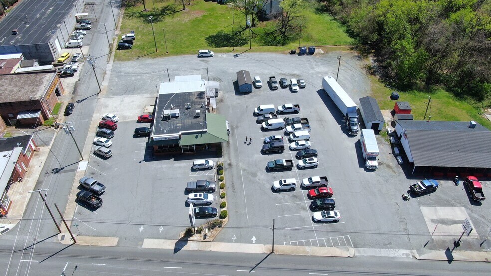 More Photos Of 1101 S Main St, Lexington Restaurant For Sale