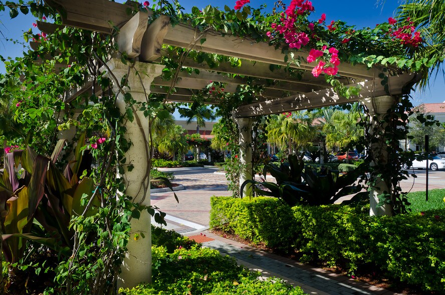 More Photos Of 2371 Vanderbilt Beach Rd, Naples Freestanding For Lease
