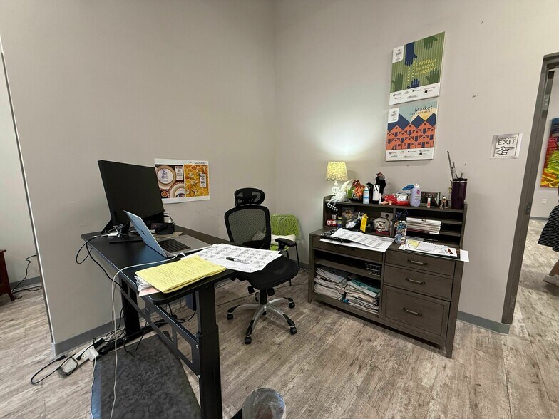 More Photos Of 2101 W Chesterfield Blvd, Springfield Office For Sale