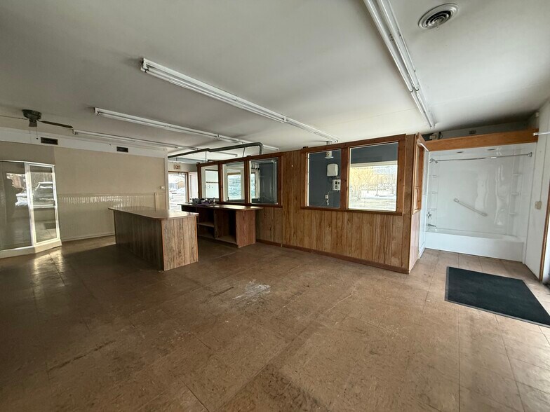 More Photos Of 4945 Southwestern Blvd, Hamburg Freestanding For Sale