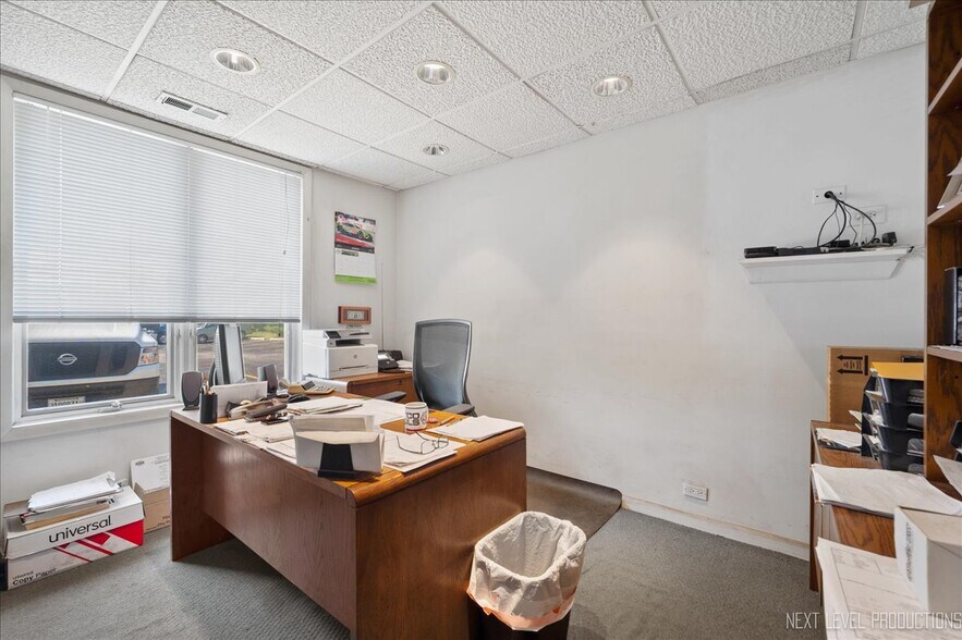 More Photos Of 632 W Colfax St, Palatine Flex For Sale