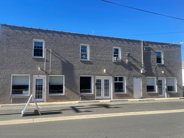 Primary Photo Of 117-123 Brawley Ave, Mooresville Storefront Retail Residential For Lease