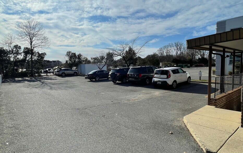 More Photos Of 168 Rollins Ave, Rockville General Retail For Sale