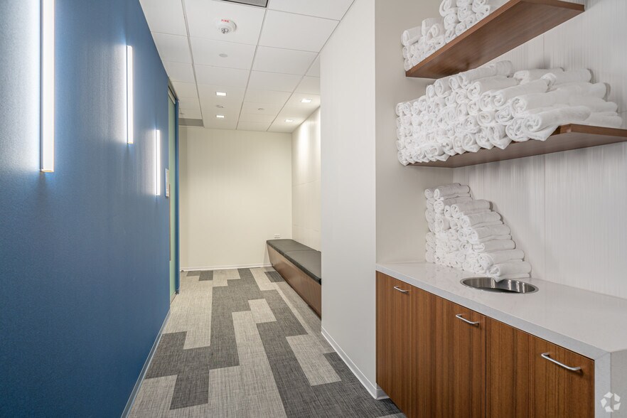 More Photos Of 811 Louisiana St, Houston Office For Lease