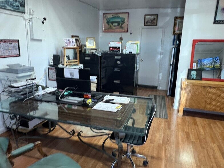 More Photos Of 205 N Dixie Hwy, Hallandale Beach Service For Sale